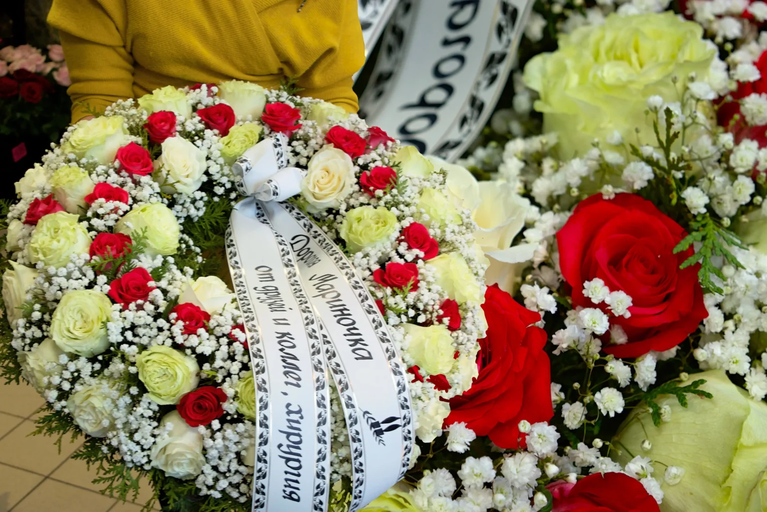 Matusepärg täislilledest Adhara - Matusepärg täislilledest