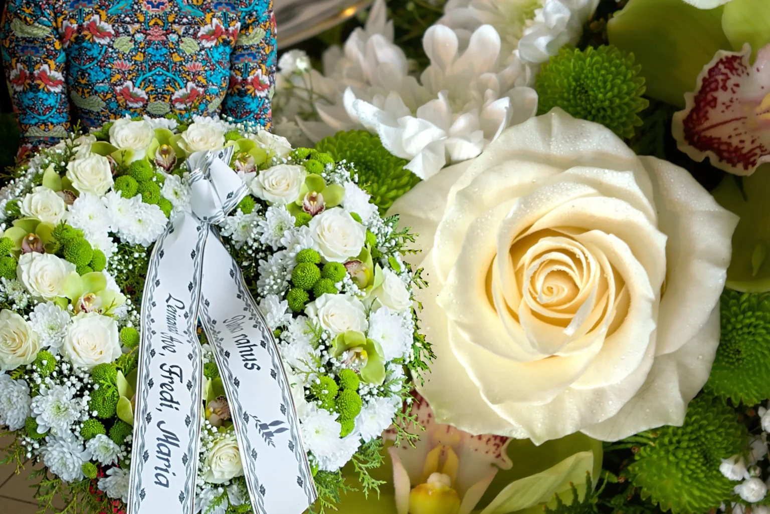 Matusepärg täislilledest Lesath - Matusepärg täislilledest