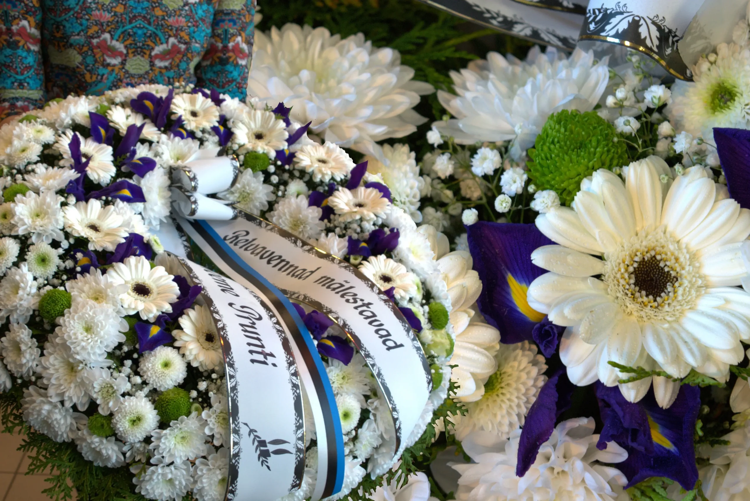 Matusepärg täislilledest floristjakobson3 scaled - Matusepärg täislilledest