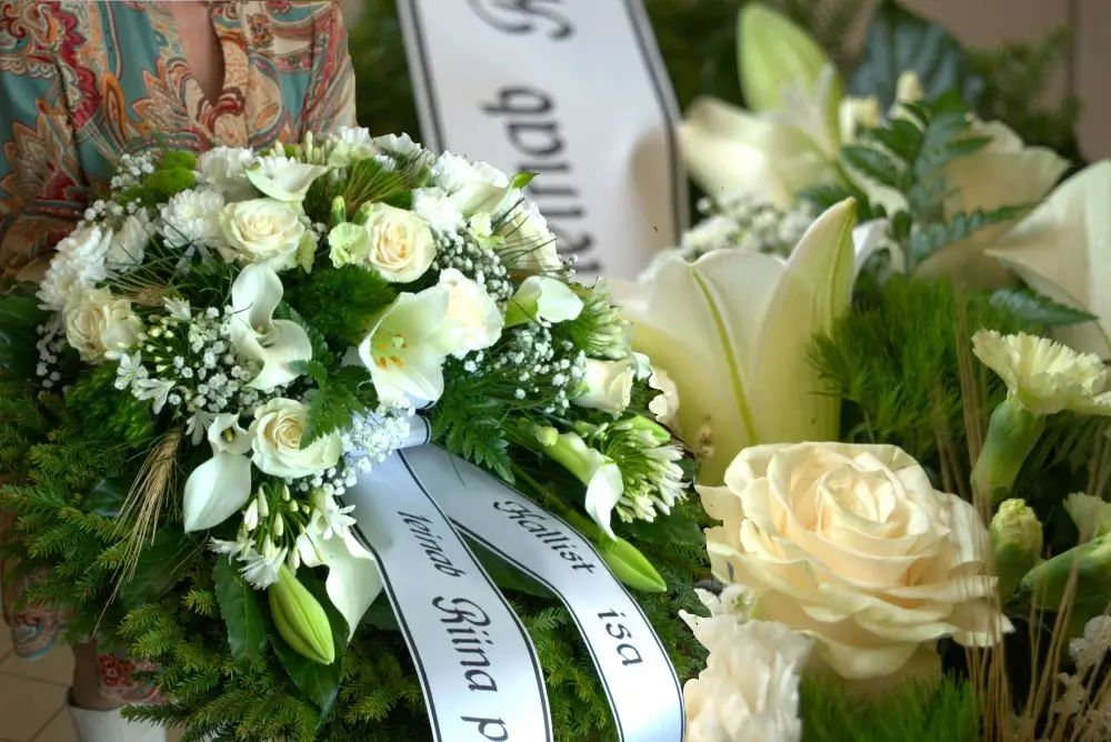 Han - Matusepärjad kuuseokstega