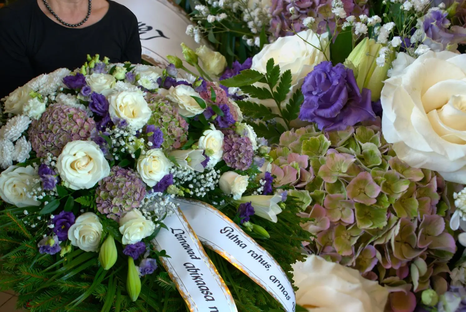 floristjakobson 5 - Matusepärjad kuuseokstega